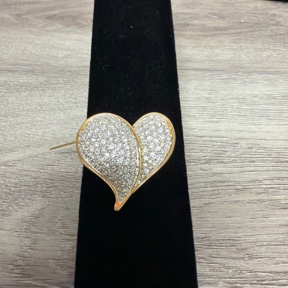 Elegant Gold Tone Heart‎ Brooch